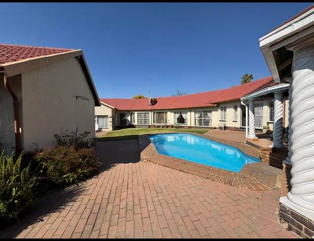 4 BEDROOM HOUSE FOR SALE IN GLEN MARAIS